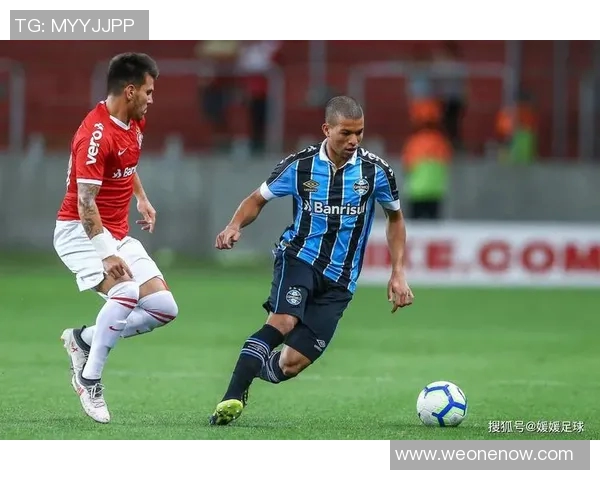 米尔顿与威科姆的激烈对决揭示足球战术与团队合作的重要性 米尔顿与威科姆的激烈对决揭示足球战术与团队合作的重要性