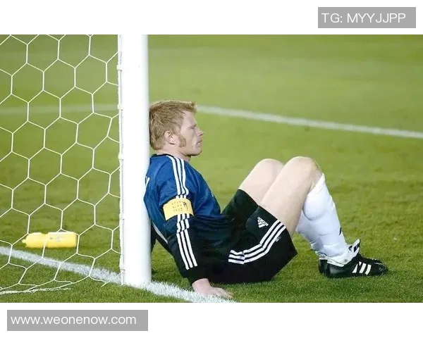 诺伊尔:从门将到传奇的足球之路与辉煌成就解析 诺伊尔:从门将到传奇的足球之路与辉煌成就解析