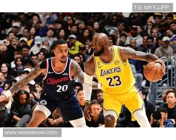 球星齐聚洛杉矶见证湖人对决快船的精彩瞬间 球星齐聚洛杉矶见证湖人对决快船的精彩瞬间